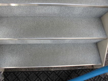 階段のタイルカーペットクリーニング　アジテイションの方法　