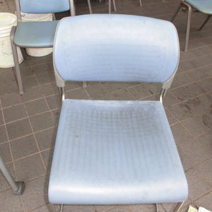 社員食堂のビニール製の椅子クリーニング