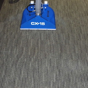 CX-15によるタイルカーペットのクリーニング