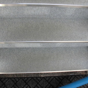 階段のタイルカーペットクリーニング　アジテイションの方法　