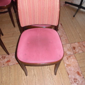 レストランの椅子のクリーニング