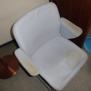 会議室の布椅子クリーニング