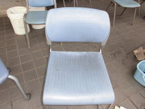 社員食堂のビニール製の椅子クリーニング