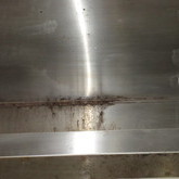 スタッフ用風呂の天井ステンレスの汚れ