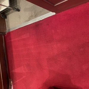 レストランの赤い絨毯